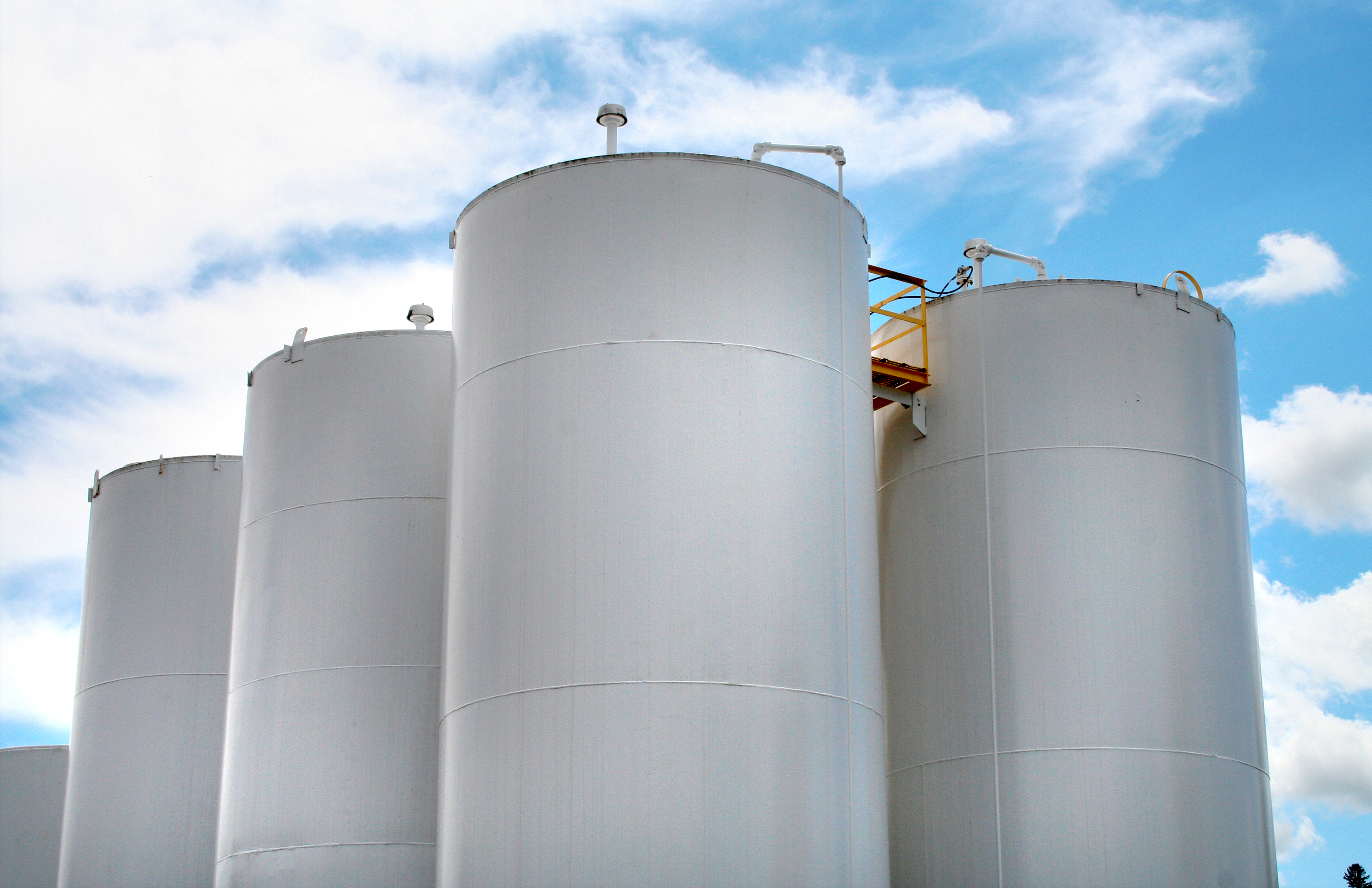 Fuel oil storage tanks