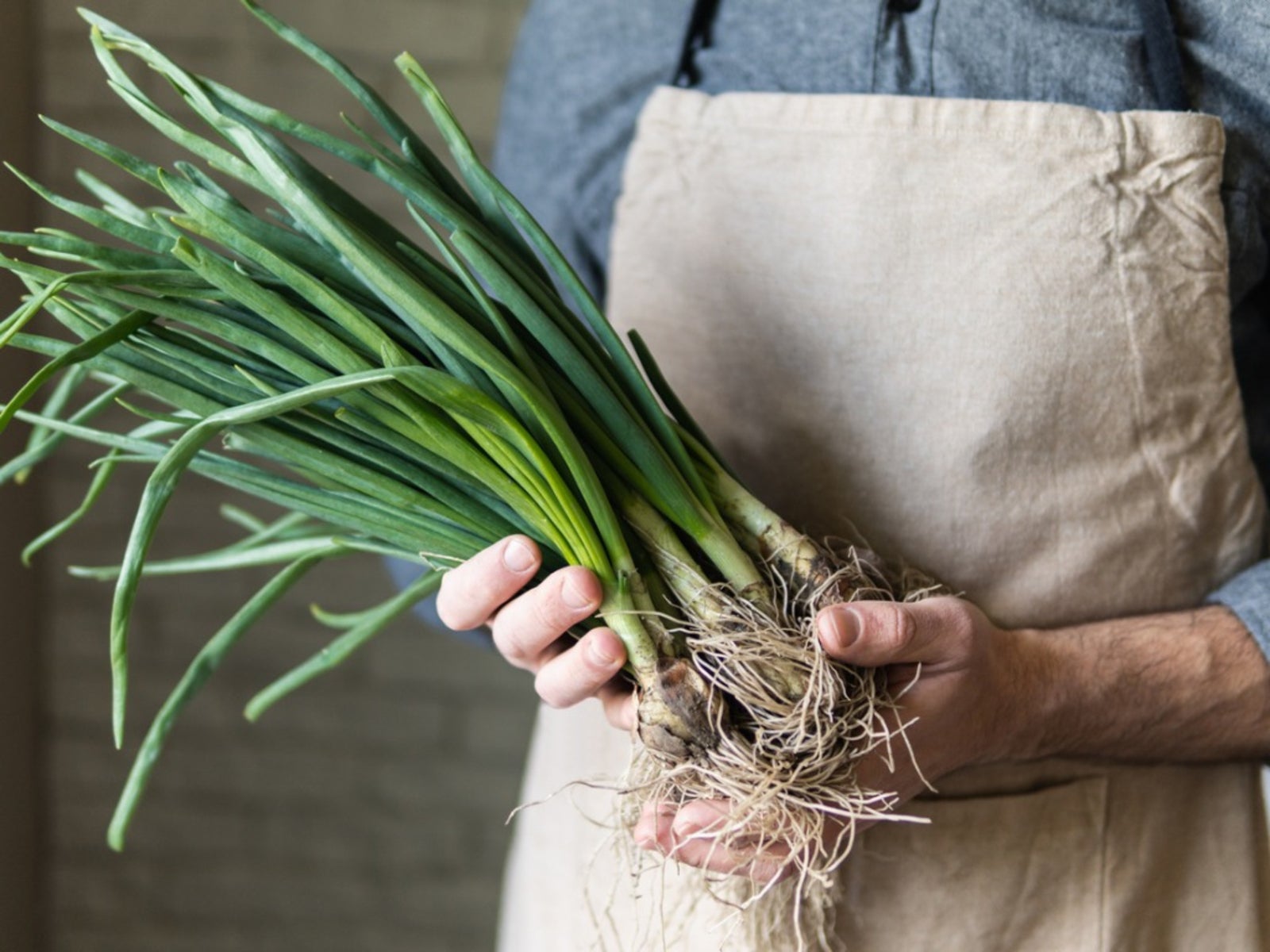 Sorting and cleaning green onions